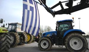 Κλιμακώνουν τον αγώνα οι Αγρότες και υπόσχονται Χριστούγεννα στα μπλόκα - Η εικόνα σε όλη τη χώρα