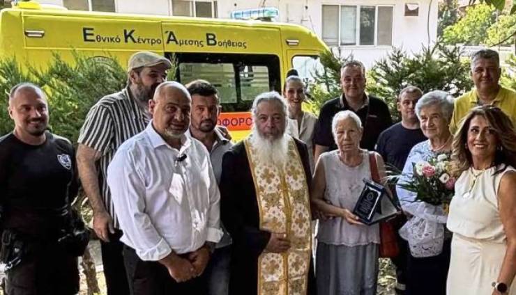 Συνταξιούχος δώρισε υπερσύγχρονο ασθενοφόρο στο ΕΚΑΒ Πιερίας στη μνήμη αγαπημένων προσώπων
