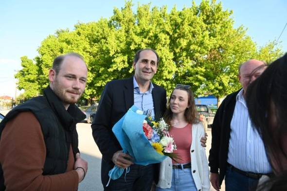 &Alpha;&pi;. &Beta;&epsilon;&sigma;&upsilon;&rho;ό&pi;&omicron;&upsilon;&lambda;&omicron;&sigmaf;: &laquo;&Sigma;&tau;&eta; &nu;έ&alpha; &tau;&epsilon;&tau;&rho;&alpha;&epsilon;&tau;ί&alpha; &pi;&rho;&omicron;&chi;&omega;&rho;ά&mu;&epsilon; &mu;&epsilon; &alpha;&kappa;ό&mu;&alpha; &pi;&iota;&omicron; &tau;&omicron;&lambda;&mu;&eta;&rho;ά &beta;ή&mu;&alpha;&tau;&alpha; &sigma;&tau;&eta;&nu; &epsilon;&nu;ί&sigma;&chi;&upsilon;&sigma;&eta; &tau;&omega;&nu; &sigma;&upsilon;&nu;&tau;&alpha;&xi;&iota;&omicron;ύ&chi;&omega;&nu;&raquo;