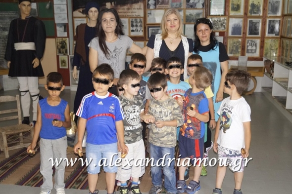 Οι ¨μπόμπιρες¨ του Νηπιαγωγείου Νησίου στο Ιστορικό Μουσείο του χωριού τους!