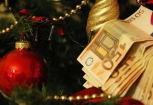 Χριστουγεννιάτικος «μποναμάς» έως 900 ευρώ για τα ευάλωτα νοικοκυριά -Πώς υπολογίζεται, ποιοι θα το λάβουν