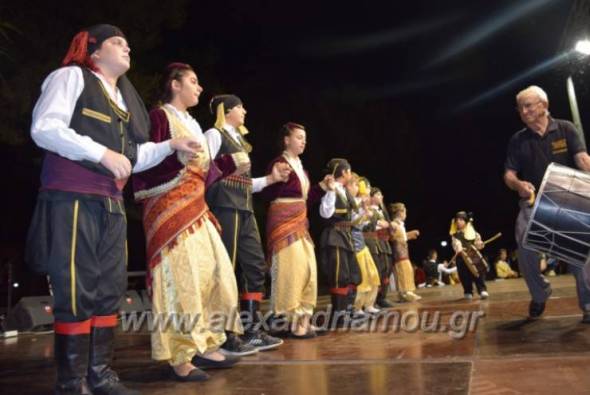 Έ&rho;&chi;&omicron;&nu;&tau;&alpha;&iota; &tau;&alpha; "5&alpha; &Kappa;&omicron;&mu;&nu;&eta;&nu;ά" &sigma;&tau;&omicron; &Pi;&lambda;&alpha;&tau;ύ - &Delta;&epsilon;ί&tau;&epsilon; &pi;ό&tau;&epsilon;