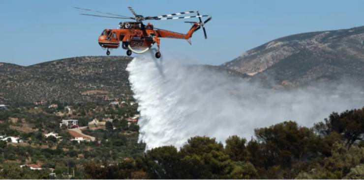 Φωτιά στον Όλυμπο – Κοντά στο καταφύγιο της Κορομηλιάς