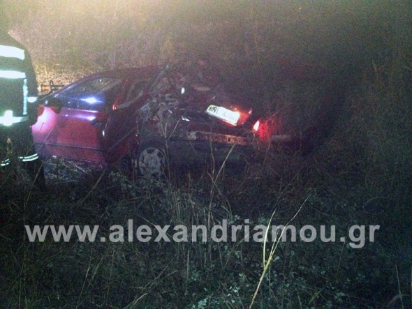 Τροχαίο ατύχημα με εγκλωβισμένο οδηγό στην ΠΕΟ Αλεξάνδρειας -Κατερίνης