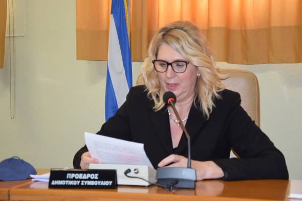 &Eta; Ό&lambda;&gamma;&alpha; &Mu;&omicron;&sigma;&chi;&omicron;&pi;&omicron;ύ&lambda;&omicron;&upsilon;, &Pi;&rho;ό&epsilon;&delta;&rho;&omicron;&sigmaf; &tau;&omicron;&upsilon; &Delta;&eta;&mu;&omicron;&tau;&iota;&kappa;&omicron;ύ &Sigma;&upsilon;&mu;&beta;&omicron;&upsilon;&lambda;ί&omicron;&upsilon; &Alpha;&lambda;&epsilon;&xi;ά&nu;&delta;&rho;&epsilon;&iota;&alpha;&sigmaf;