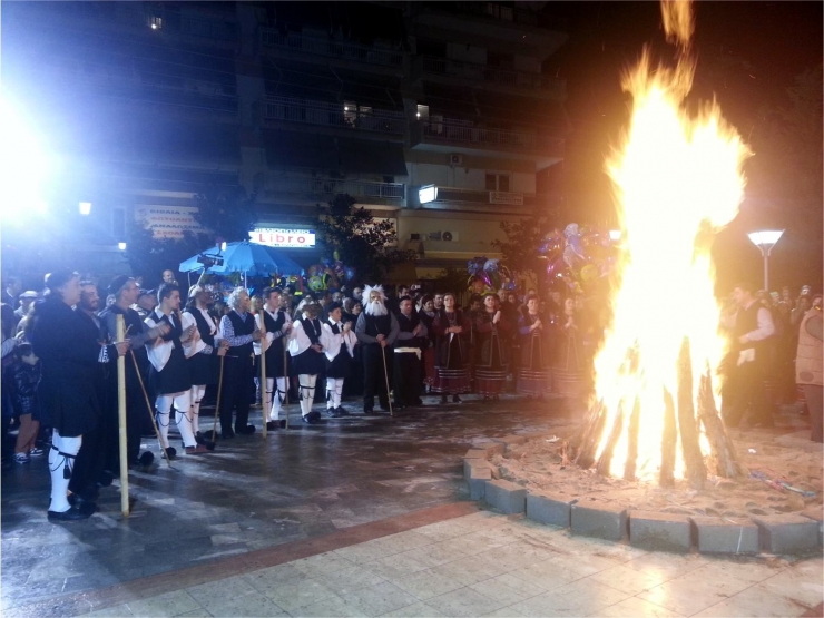 Άναμμα του &quot;ΦΑΝΟΥ&quot; από τον Λαογραφικό Σύλλογο &quot;Ο ΑΜΑΡΑΝΤΟΣ΄΄