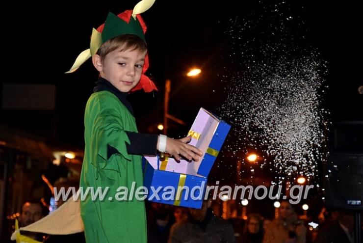 Η Κορυφή Ημαθίας φόρεσε τα γιορτινά της...άναψε το Δέντρο της(φωτο-βίντεο)