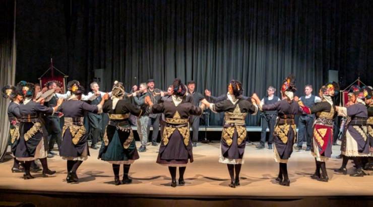 &Epsilon;&sigma;&tau;ί&alpha; &Rho;&omicron;&upsilon;&mu;&lambda;&omicron;&upsilon;&kappa;&iota;&omega;&tau;ώ&nu;: &Epsilon;&pi;&alpha;&nu;έ&nu;&alpha;&rho;&xi;&eta; &Chi;&omicron;&rho;&epsilon;&upsilon;&tau;&iota;&kappa;ώ&nu; &tau;&mu;&eta;&mu;ά&tau;&omega;&nu;