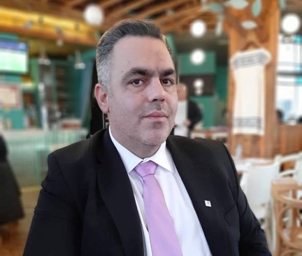 &Alpha;. &Mu;&pi;&alpha;&nu;&tau;ώ&lambda;&alpha;&sigmaf;: "&Omicron; &kappa;ό&sigma;&mu;&omicron;&sigmaf; έ&delta;&epsilon;&iota;&xi;&epsilon; &epsilon;&mu;&pi;&iota;&sigma;&tau;&omicron;&sigma;ύ&nu;&eta; &sigma;&tau;&eta;&nu; &Epsilon;&lambda;&lambda;&eta;&nu;&iota;&kappa;ή &Lambda;ύ&sigma;&eta;"