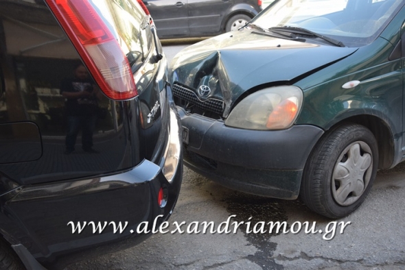 Τροχαίο ατύχημα στην οδό Βετσοπούλου στην Αλεξάνδρεια