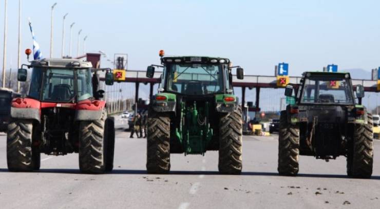 &Mu;&pi;&lambda;ό&kappa;&omicron; &sigma;&tau;&alpha; &Mu;ά&lambda;&gamma;&alpha;&rho;&alpha;: &Omicron;&iota; &alpha;&gamma;&rho;ό&tau;&epsilon;&sigmaf; έ&kappa;&lambda;&epsilon;&iota;&sigma;&alpha;&nu; &kappa;&alpha;&iota; &tau;&omicron; &rho;&epsilon;ύ&mu;&alpha; &pi;&rho;&omicron;&sigmaf; &Theta;&epsilon;&sigma;&sigma;&alpha;&lambda;&omicron;&nu;ί&kappa;&eta;