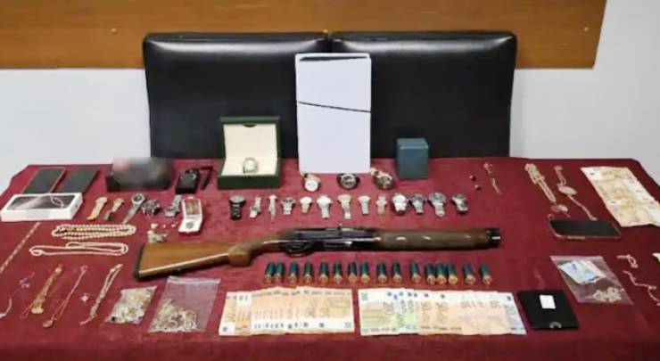 &Sigma;&tau;&eta; &delta;&eta;&mu;&omicron;&sigma;&iota;ό&tau;&eta;&tau;&alpha; &tau;&alpha; &sigma;&tau;&omicron;&iota;&chi;&epsilon;ί&alpha; &tau;&omega;&nu; 16 &mu;&epsilon;&lambda;ώ&nu; &tau;&eta;&sigmaf; &sigma;&pi;&epsilon;ί&rho;&alpha;&sigmaf; &mu;&epsilon; &tau;&iota;&sigmaf; 63 &delta;&iota;&alpha;&rho;&rho;ή&xi;&epsilon;&iota;&sigmaf; &kappa;&alpha;&iota; &kappa;&lambda;&omicron;&pi;έ&sigmaf; &ndash; &Lambda;&epsilon;ί&alpha; &pi;ά&nu;&omega; &alpha;&pi;ό 400.000 &epsilon;&upsilon;&rho;ώ - &Omicron;&iota; έ&xi;&iota; &alpha;&pi;ό &tau;&eta; &Beta;έ&rho;&omicron;&iota;&alpha;