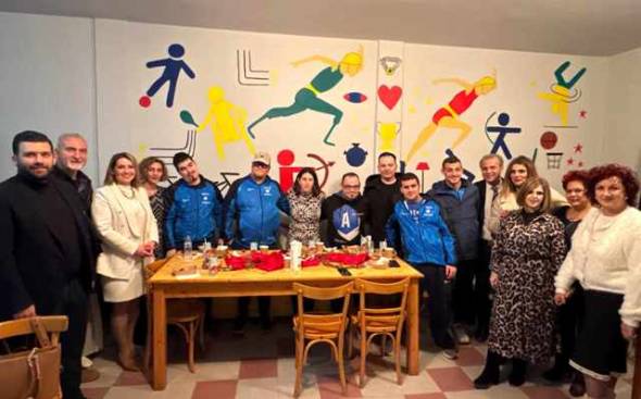 &Tau;&omicron; &Alpha;&theta;&lambda;&eta;&tau;&iota;&kappa;ό &Sigma;&omega;&mu;&alpha;&tau;&epsilon;ί&omicron; &Alpha;&tau;ό&mu;&omega;&nu; &mu;&epsilon; &Alpha;&nu;&alpha;&pi;&eta;&rho;ί&epsilon;&sigmaf; &Nu;. &Eta;&mu;&alpha;&theta;ί&alpha;&sigmaf; &Alpha;&Iota;&Gamma;&Epsilon;&Sigma; &Beta;&Epsilon;&Rho;&Gamma;&Iota;&Nu;&Alpha; έ&kappa;&omicron;&psi;&epsilon; &tau;&eta; &beta;&alpha;&sigma;&iota;&lambda;ό&pi;&iota;&tau;ά &tau;&omicron;&upsilon;