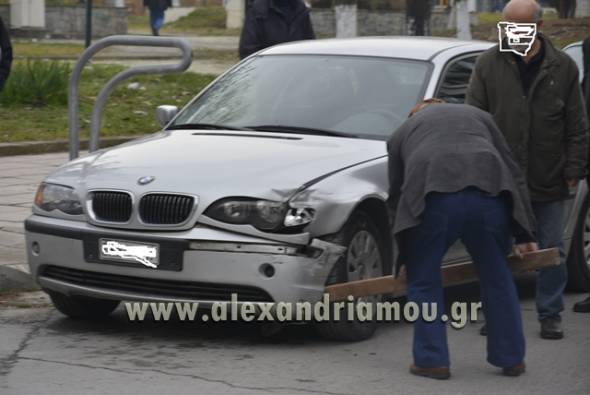 Τροχαίο ευτυχώς, μόνο με υλικές ζημιές στην Αλεξάνδρεια