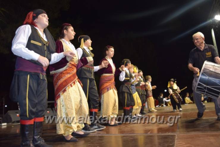 Ξεκίνησαν τα 4α ΚΟΜΝΗΝΑ: Πρώτη μέρα με εξαιρετικό ποντιακό και λαϊκό γλέντι(φωτο-βίντεο)