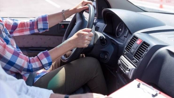 Δίπλωμα Οδήγησης: Αυξημένα παράβολα και τιμόνι στα 17 - Όλο το νέο νομοσχέδιο