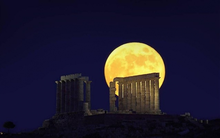 Αυγουστιάτικη πανσέληνος αύριο και εκδηλώσεις με ελεύθερη είσοδο σε 116 αρχαιολογικούς χώρους και μουσεία