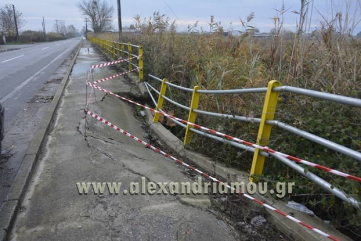 Καθίζηση τμήματος πεζοδρομίου στην επαρχιακή οδό Αλεξάνδρεια-Σχοινάς