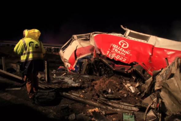 &Tau;&rho;&alpha;&gamma;&omega;&delta;ί&alpha; &sigma;&tau;&alpha; &Tau;έ&mu;&pi;&eta; έ&nu;&alpha;&nu; &chi;&rho;ό&nu;&omicron; &mu;&epsilon;&tau;ά: &omicron;&iota; 57 &mu;&alpha;&rho;&mu;ά&rho;&iota;&nu;&omicron;&iota; &sigma;&tau;&alpha;&upsilon;&rho;&omicron;ί &lambda;&epsilon;&rho;ώ&theta;&eta;&kappa;&alpha;&nu; &alpha;&pi;ό &mu;&epsilon;&lambda;ά&nu;&iota;