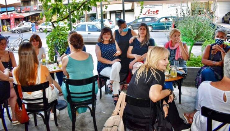 Συζήτηση με θέμα την ταυτότητα της γυναίκας στη σύγχρονη κοινωνία πραγματοποίησε η Φρόσω Καρασαρλίδου στην Αλεξάνδρεια