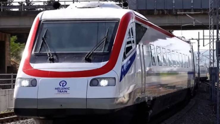 Ακινητοποιήθηκε τρένο στον σταθμό Αλεξάνδρειας λόγω φωτιάς κοντά στη γραμμή