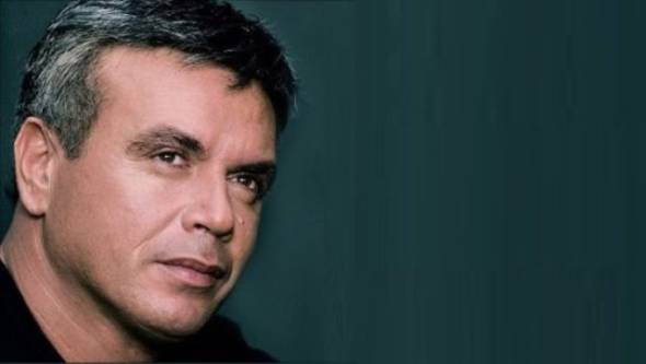 &Theta;&lambda;ί&psi;&eta; &sigma;&tau;&omicron;&nu; &kappa;&alpha;&lambda;&lambda;&iota;&tau;&epsilon;&chi;&nu;&iota;&kappa;ό &chi;ώ&rho;&omicron;: &Pi;έ&theta;&alpha;&nu;&epsilon; &omicron; &Mu;&alpha;&nu;ώ&lambda;&eta;&sigmaf; &Lambda;&iota;&delta;ά&kappa;&eta;&sigmaf;