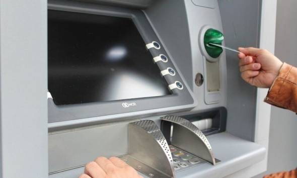 Νέες χρεώσεις στις αναλήψεις μετρητών μέσω ΑΤΜ - Δείτε πότε θα αυξηθούν οι τιμές