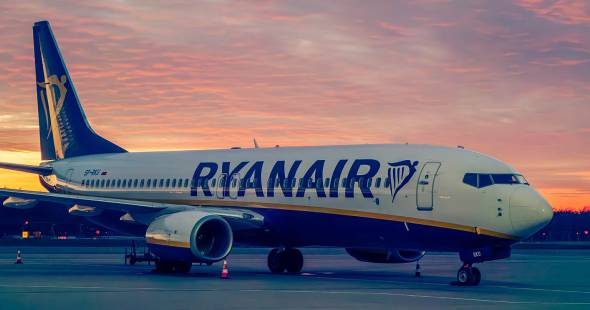 &Kappa;&lambda;&epsilon;ί&nu;&epsilon;&iota; &eta; Ryanair &tau;&eta; &beta;ά&sigma;&eta; &tau;&eta;&sigmaf; &sigma;&tau;&omicron; &alpha;&epsilon;&rho;&omicron;&delta;&rho;ό&mu;&iota;&omicron; &Mu;&alpha;&kappa;&epsilon;&delta;&omicron;&nu;ί&alpha;