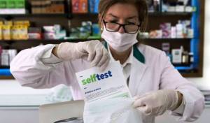 Ξεκίνησε η διανομή self test σε μαθητές και εκπαιδευτικούς από τα φαρμακεία – Πόσα δικαιούνται