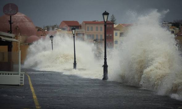 &Nu;έ&alpha; &kappa;&alpha;&kappa;&omicron;&kappa;&alpha;&iota;&rho;ί&alpha; &mu;&epsilon; &iota;&sigma;&chi;&upsilon;&rho;έ&sigmaf; &beta;&rho;&omicron;&chi;έ&sigmaf;, &chi;&iota;ό&nu;&iota;&alpha; &kappa;&alpha;&iota; &theta;&upsilon;&epsilon;&lambda;&lambda;ώ&delta;&epsilon;&iota;&sigmaf; &alpha;&nu;έ&mu;&omicron;&upsilon;&sigmaf; - &Pi;&omicron;ύ &theta;&alpha; &laquo;&chi;&tau;&upsilon;&pi;ή&sigma;&omicron;&upsilon;&nu;&raquo;