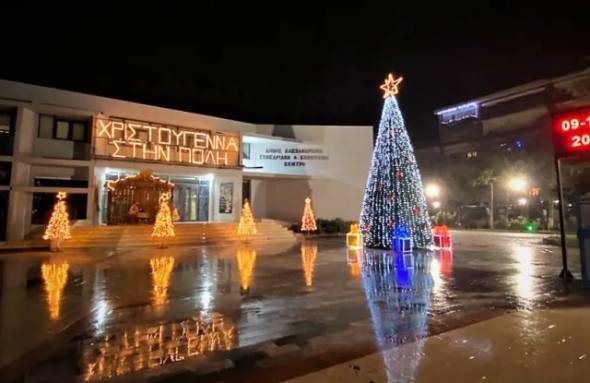 Πρόσκληση για την πιο όμορφη Γιορτή του Χρόνου στην πόλη μας. Το άναμμα του Χριστουγεννιάτικου δέντρου με τη Φιλαρμονική του Δήμου μας και τη μεγάλη συναυλία της Λίλας Τριάντη!