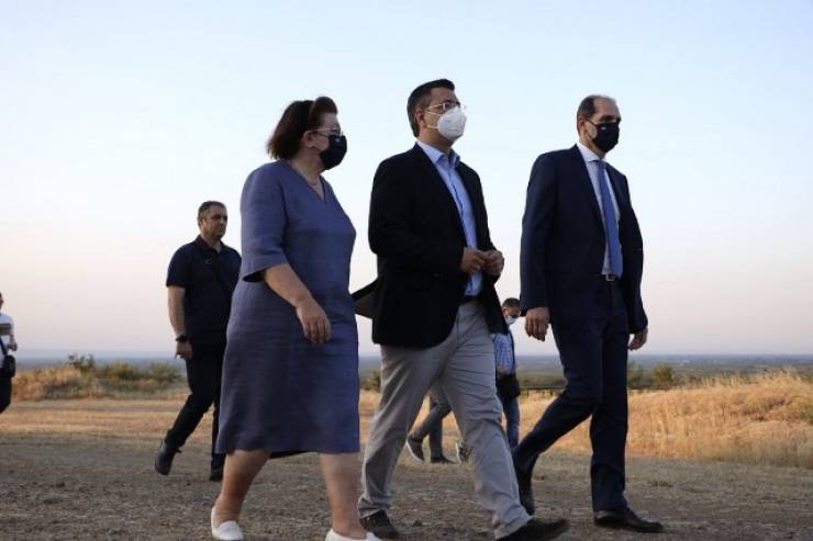 Ημαθία: Ο Περιφερειάρχης Κ. Μακεδονίας Α. Τζιτζικώστας και η Υπουργός Πολιτισμού εγκαινίασαν το Αρχαιολογικό Πάρκο της Νεκρόπολης των Αιγών
