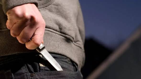 &Delta;&iota;έ&rho;&rho;&eta;&xi;&epsilon; &mu;&omicron;&nu;&omicron;&kappa;&alpha;&tau;&omicron;&iota;&kappa;ί&alpha; &kappa;&alpha;&iota; &alpha;&pi;&epsilon;ί&lambda;&eta;&sigma;&epsilon; &eta;&lambda;&iota;&kappa;&iota;&omega;&mu;έ&nu;&omicron; &mu;&epsilon; &mu;&alpha;&chi;&alpha;ί&rho;&iota; - &Sigma;&upsilon;&nu;&epsilon;&lambda;ή&phi;&theta;&eta; &alpha;&pi;ό &alpha;&sigma;&tau;&upsilon;&nu;&omicron;&mu;&iota;&kappa;&omicron;ύ&sigmaf; &tau;&eta;&sigmaf; &Alpha;&lambda;&epsilon;&xi;ά&nu;&delta;&rho;&epsilon;&iota;&alpha;&sigmaf; &mu;&alpha;&zeta;ί &mu;&epsilon; &tau;&omicron;&nu; &sigma;&upsilon;&nu;&epsilon;&rho;&gamma;ό &tau;&omicron;&upsilon;