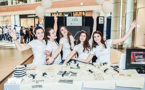 &Tau;&epsilon;&rho;ά&sigma;&tau;&iota;&omicron; &epsilon;&nu;&delta;&iota;&alpha;&phi;έ&rho;&omicron;&nu; &tau;&omega;&nu; &sigma;&chi;&omicron;&lambda;&epsilon;ί&omega;&nu; &gamma;&iota;&alpha; &tau;&eta;&nu; &laquo;&Epsilon;&iota;&kappa;&omicron;&nu;&iota;&kappa;ή &epsilon;&pi;&iota;&chi;&epsilon;ί&rho;&eta;&sigma;&eta;&raquo;