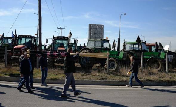 Αγρότες: Κρατούν αναμμένες τις μηχανές – Οι κόκκινες γραμμές