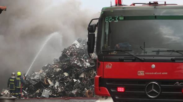 &Mu;&epsilon;&gamma;ά&lambda;&eta; &phi;&omega;&tau;&iota;ά &sigma;&epsilon; &epsilon;&tau;&alpha;&iota;&rho;&epsilon;ί&alpha; &alpha;&nu;&alpha;&kappa;ύ&kappa;&lambda;&omega;&sigma;&eta;&sigmaf; &sigma;&tau;&eta; &Beta;&Iota;.&Pi;&Epsilon;.&Nu;&epsilon;&omicron;&chi;&omega;&rho;&omicron;ύ&delta;&alpha;&sigmaf; &Omega;&rho;&alpha;&iota;&omicron;&kappa;ά&sigma;&tau;&rho;&omicron;&upsilon; - &Mu;ή&nu;&upsilon;&mu;&alpha; &tau;&omicron;&upsilon; 112 &gamma;&iota;&alpha; &tau;&omicron;&upsilon;&sigmaf; &kappa;&alpha;&pi;&nu;&omicron;ύ&sigmaf;