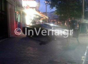 Σοκαριστικό ατύχημα στη Βέροια: Αυτοκίνητο καρφώθηκε σε φροντιστήριο(φώτο)