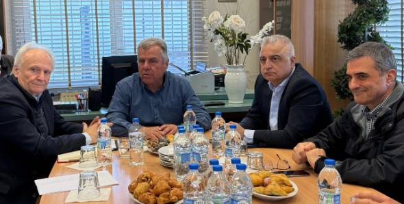 &Omicron; &Pi;&rho;&omega;&tau;&omicron;&gamma;&epsilon;&nu;ή&sigmaf; &tau;&omicron;&mu;έ&alpha;&sigmaf; &tau;&eta;&sigmaf; &Eta;&mu;&alpha;&theta;ί&alpha;&sigmaf; &sigma;&tau;&omicron; &epsilon;&pi;ί&kappa;&epsilon;&nu;&tau;&rho;&omicron;: &Epsilon;&pi;ί&sigma;&kappa;&epsilon;&psi;&eta; &tau;&omega;&nu; &Upsilon;&phi;&upsilon;&pi;&omicron;&upsilon;&rho;&gamma;ώ&nu; &Lambda;ά&zeta;&alpha;&rho;&omicron;&upsilon; &Tau;&sigma;&alpha;&beta;&delta;&alpha;&rho;ί&delta;&eta; &kappa;&alpha;&iota; &Gamma;&iota;ά&nu;&nu;&eta; &Alpha;&nu;&delta;&rho;&iota;&alpha;&nu;&omicron;ύ &sigma;&epsilon; &pi;&alpha;&rho;&alpha;&gamma;&omega;&gamma;&iota;&kappa;έ&sigmaf; &mu;&omicron;&nu;ά&delta;&epsilon;&sigmaf; &tau;&eta;&sigmaf; &Nu;ά&omicron;&upsilon;&sigma;&alpha;&sigmaf;