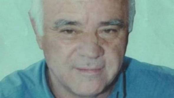 &Epsilon;&nu;ώ&pi;&iota;&omicron;&nu; &lambda;&alpha;&omicron;ύ &kappa;&alpha;&iota; &Theta;&epsilon;&omicron;ύ... &gamma;&rho;ά&phi;&epsilon;&iota; &omicron; &Tau;ά&sigma;&omicron;&sigmaf; &Tau;&alpha;&sigma;&iota;ό&pi;&omicron;&upsilon;&lambda;&omicron;&sigmaf;