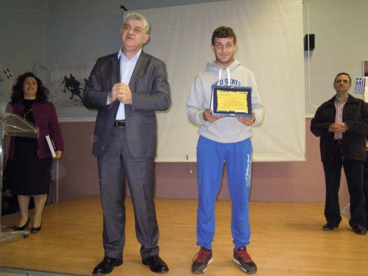Το 1ο Γυμνάσιο Αλεξάνδρειας τίμησε τον αθλητή Νίκο Τουλίκα