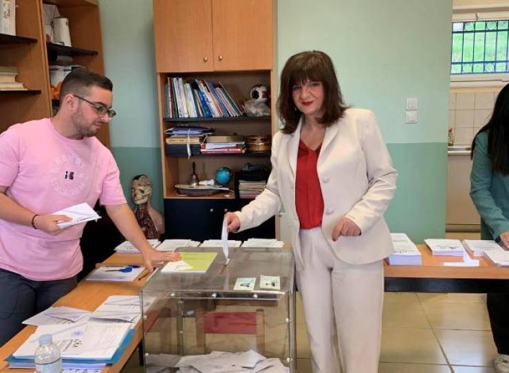 Στο Γιαννακοχώρι ψήφισε η Φρόσω Καρασαρλίδου