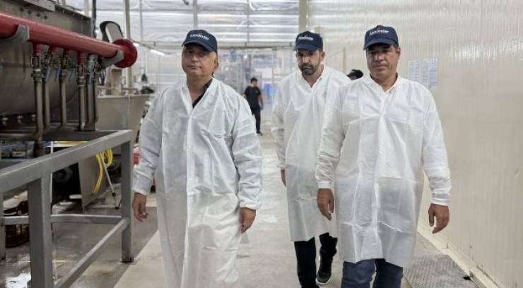 &Tau;&eta;&nu; &Kappa;&omicron;&nu;&sigma;&epsilon;&rho;&beta;&omicron;&pi;&omicron;&iota;ί&alpha; Alexander S.A &pi;&omicron;&upsilon; &alpha;&pi;&alpha;&sigma;&chi;&omicron;&lambda;&epsilon;ί &pi;&rho;ό&sigma;&phi;&upsilon;&gamma;&epsilon;&sigmaf; &alpha;&pi;ό &gamma;&epsilon;&iota;&tau;&omicron;&nu;&iota;&kappa;έ&sigmaf; &delta;&omicron;&mu;έ&sigmaf; &epsilon;&pi;&iota;&sigma;&kappa;έ&phi;&theta;&eta;&kappa;&epsilon; &omicron; &upsilon;&pi;&omicron;&upsilon;&rho;&gamma;ό&sigmaf; &Mu;&epsilon;&tau;&alpha;&nu;ά&sigma;&tau;&epsilon;&upsilon;&sigma;&eta;&sigmaf; &kappa;&alpha;&iota; &Alpha;&sigma;ύ&lambda;&omicron;&upsilon; &Theta;. &Pi;&lambda;&epsilon;ύ&rho;&eta;&sigmaf;
