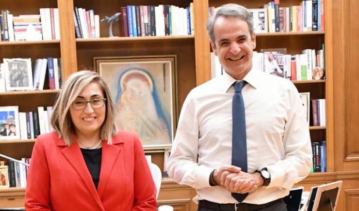 Συνάντηση εργασίας της Στέλλας Αραμπατζή με τον Πρωθυπουργό Κυριάκο Μητσοτάκη