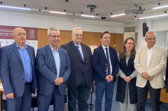 &Omicron;&rho;&kappa;ί&sigma;&tau;&eta;&kappa;&epsilon; &kappa;&alpha;&theta;&eta;&gamma;&eta;&tau;ή&sigmaf; &tau;&omicron;&upsilon; &Alpha;&Pi;&Theta; &omicron; &Nu;&iota;&kappa;ό&lambda;&alpha;&sigmaf; &Kappa;&alpha;&rho;&alpha;&nu;&iota;&kappa;ό&lambda;&alpha;&sigmaf;