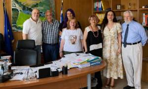 &Pi;&omicron;&iota;&omicron;&tau;&iota;&kappa;ό &laquo;ά&lambda;&mu;&alpha;&raquo; &sigma;&tau;&eta;&nu; &Pi;&alpha;&iota;&delta;&epsilon;ί&alpha; &alpha;&pi;ό &tau;&eta; &Nu;&Epsilon;&Mu;&Epsilon;&Sigma;&Iota;&Sigma; - &Mu;&epsilon; &tau;&eta;&nu; &Alpha;&lambda;&epsilon;&xi;&alpha;&nu;&delta;&rho;&iota;&nu;ή &Kappa;&alpha;&tau;&epsilon;&rho;ί&nu;&alpha; &Pi;&alpha;&pi;&alpha;&pi;&omicron;&sigma;&tau;ό&lambda;&omicron;&upsilon; &sigma;&tau;&eta;&nu; &omicron;&mu;ά&delta;&alpha; &epsilon;&rho;&gamma;&alpha;&sigma;ί&alpha;&sigmaf; &tau;&omicron;&upsilon; &Upsilon;&pi;&omicron;&upsilon;&rho;&gamma;&epsilon;ί&omicron;&upsilon;