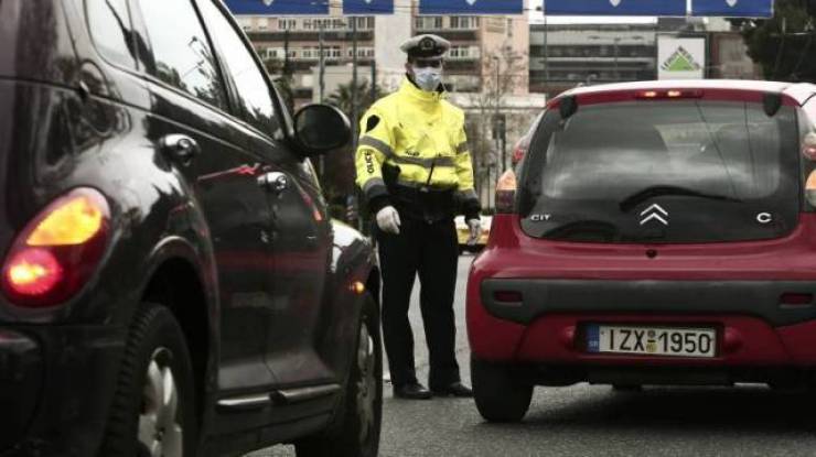 Κορονοϊός: Τι ισχύει για μετακινήσεις με ΜΜΜ, αυτοκίνητο και ταξί - Πόσα άτομα επιτρέπονται από την Τρίτη