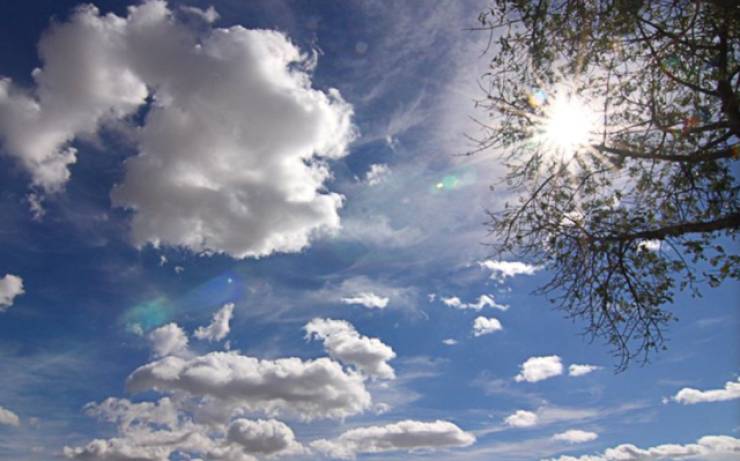 Καιρός Αγίου Πνεύματος: Συννεφιασμένη Δευτέρα με διαστήματα ηλιοφάνειας