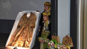 &Mu;&epsilon; &mu;&epsilon;&gamma;ά&lambda;&eta; &epsilon;&pi;&iota;&tau;&upsilon;&chi;ί&alpha; &pi;&rho;&alpha;&gamma;&mu;&alpha;&tau;&omicron;&pi;&omicron;&iota;ή&theta;&eta;&kappa;&epsilon; &eta; &epsilon;&kappa;&delta;ή&lambda;&omega;&sigma;&eta; &laquo;Ό&tau;&alpha;&nu; &tau;&alpha; &upsilon;&phi;ά&sigma;&mu;&alpha;&tau;&alpha; &alpha;&phi;&eta;&gamma;&omicron;ύ&nu;&tau;&alpha;&iota;&hellip;&raquo; &sigma;&tau;&eta; &Nu;ά&omicron;&upsilon;&sigma;&alpha;