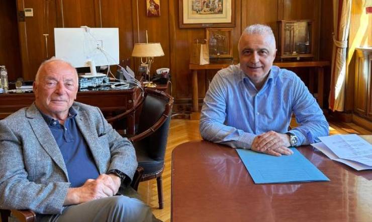 Με τον «γκουρού» των μεταμοσχεύσεων συναντήθηκε ο Λάζαρος Τσαβδαρίδης στο Υπουργικό του γραφείο