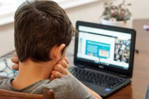 Σχολεία: Πότε σταματούν τα μαθήματα με τηλεκπαίδευση για τα Χριστούγεννα